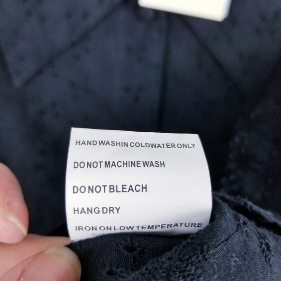 Solitaire Black Puff Sleeve Eyelet Top NWT - Picture 10 of 10